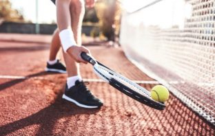 Come scegliere la racchetta giusta per giocare a tennis
