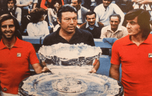 I dieci più grandi tennisti italiani di sempre. La classifica Nicola Pietrangeli vincitore della Coppa Davis nel 1976