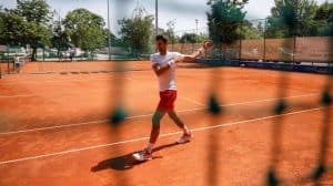 Coronavirus, Djokovic torna ad allenarsi a Marbella