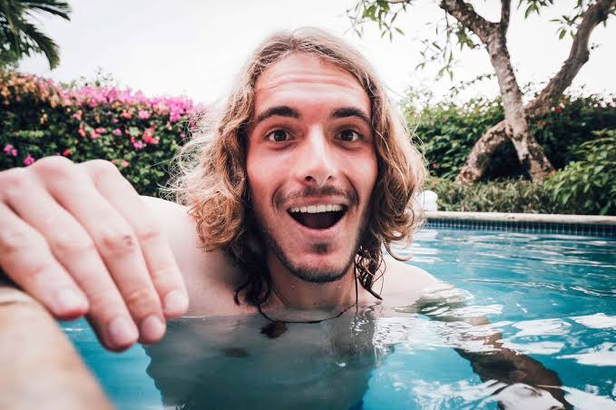 I progetti del vlogger Tsitsipas