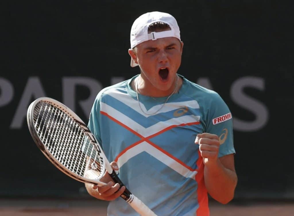 Dominic Stricker vince due titoli Slam in un giorno