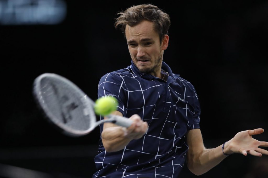 Atp Finals: Medvedev batte ancora Zverev, in un match disordinato e giocato male da entrambi
