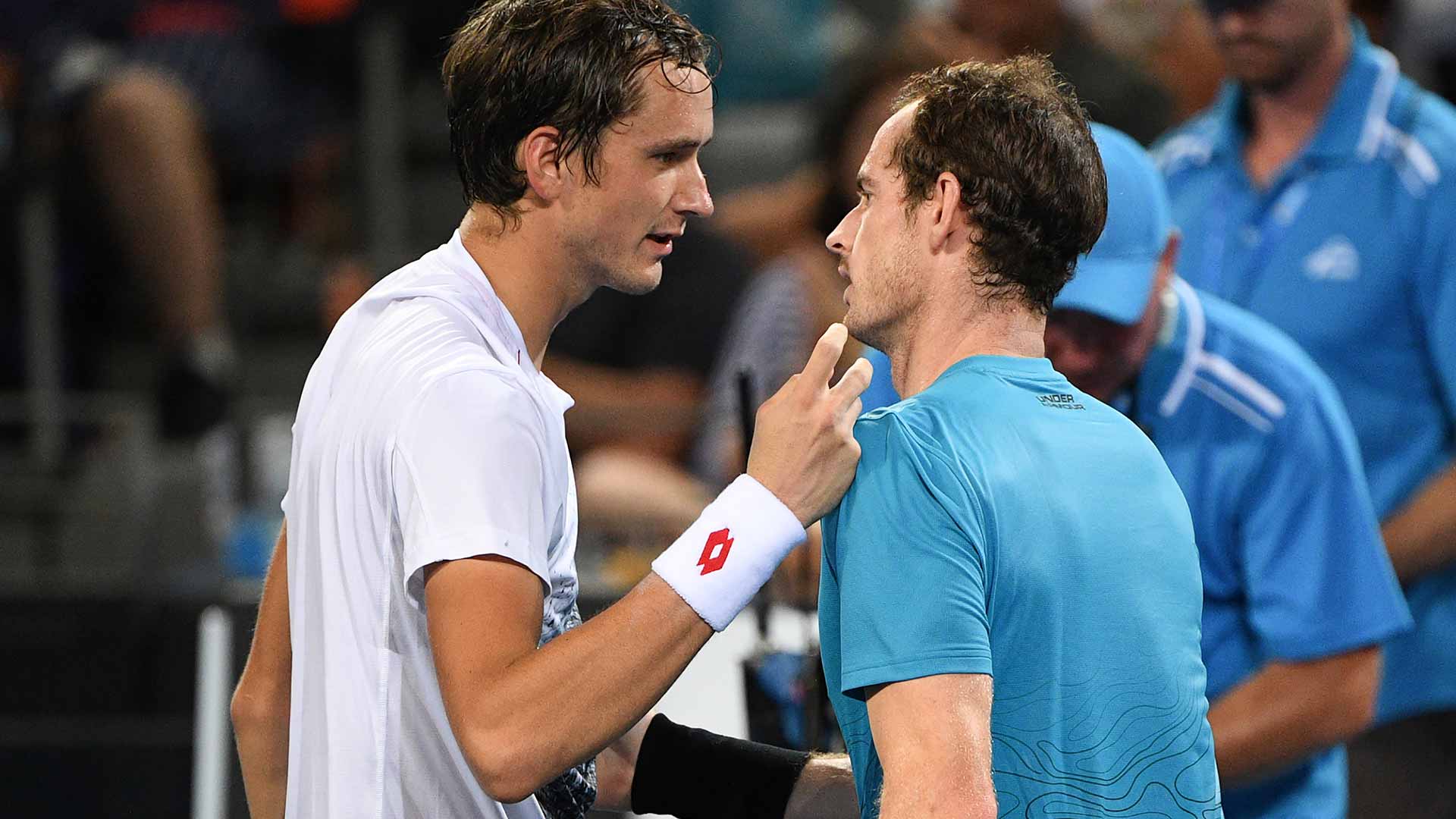 Murray si schiera con Medvedev e il suo servizio da sotto