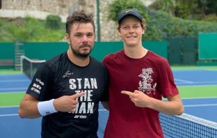Sinner si allena con Wawrinka a Montecarlo: “Quanti trucchi nuovi!” (VIDEO) Lo scherzo di Wawrinka a Sinner
