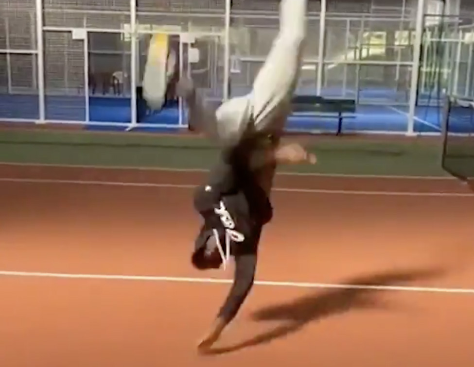 Monfils scatenato in un ballo acrobatico spettacolare