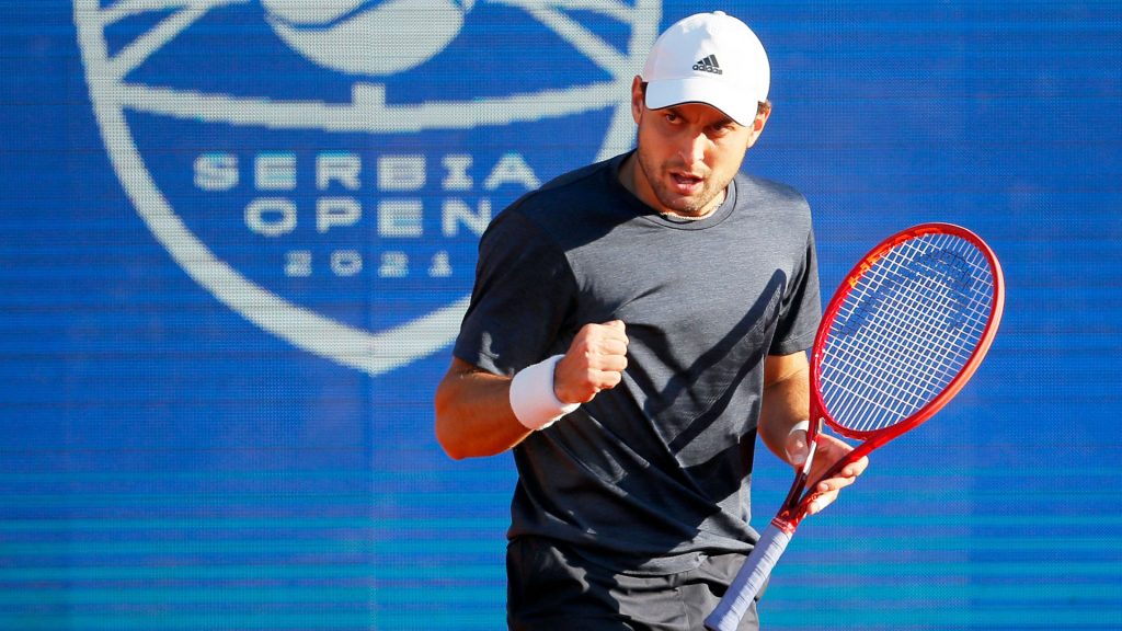 Karatsev incredibile a Belgrado contro Djokovic