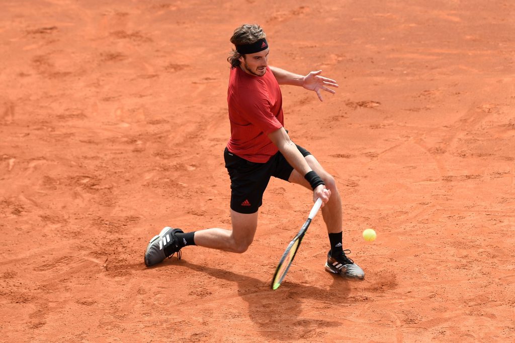 Tsitsipas batte Sinner e vola in finale a Barcellona
