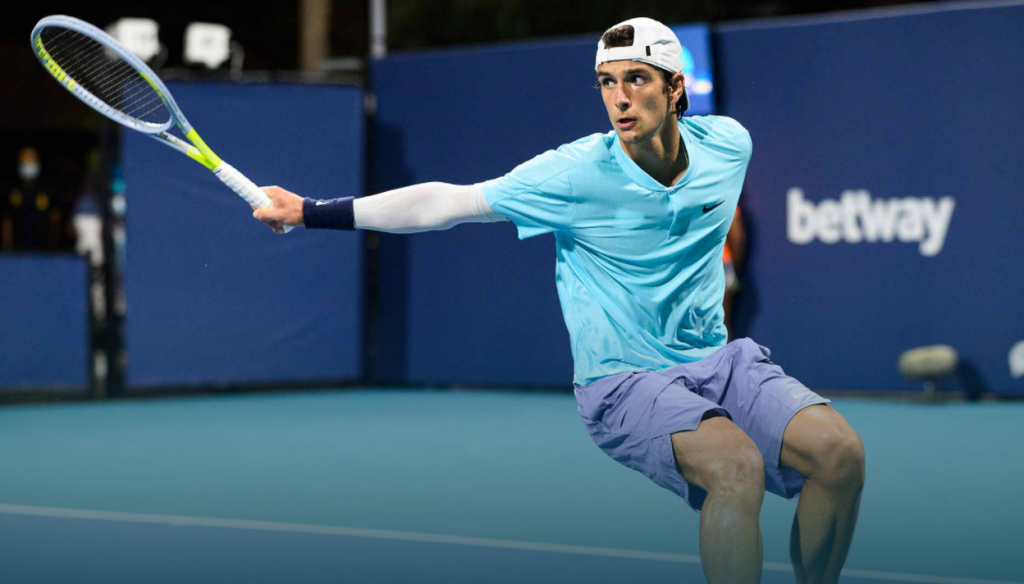 Lione: trionfo Musetti, bella vittoria con Auger-Aliassime
