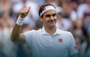 Federer e l’emozione degli auguri da tre campioni