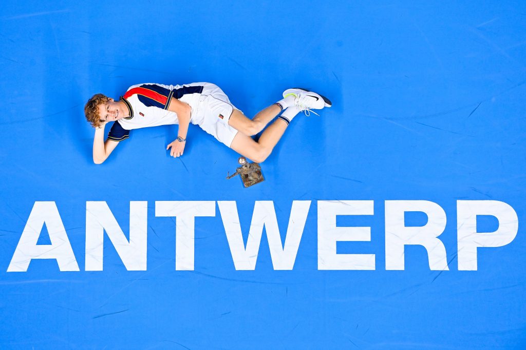 Jannik Sinner in trionfo ad Anversa
