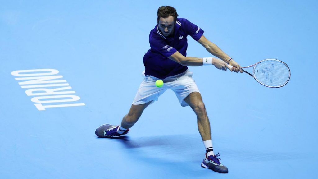 Atp Finals: Medvedev vince, ma si arrabbia con i raccattapalle