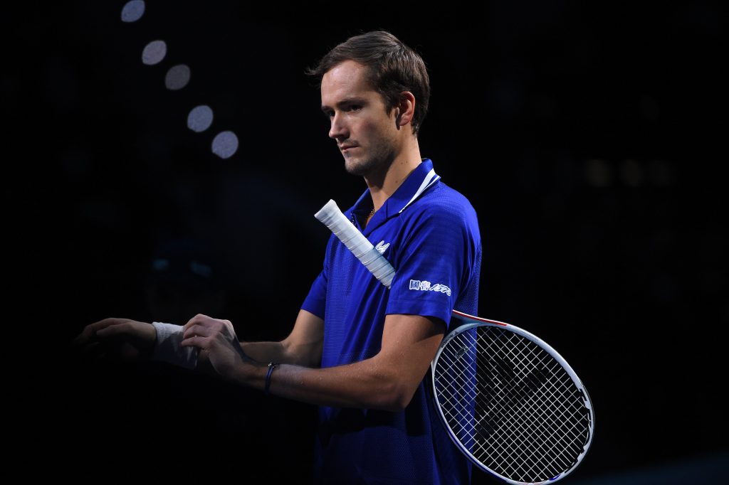 Daniil Medvedev vince contro Alexander Zverev a Torino
