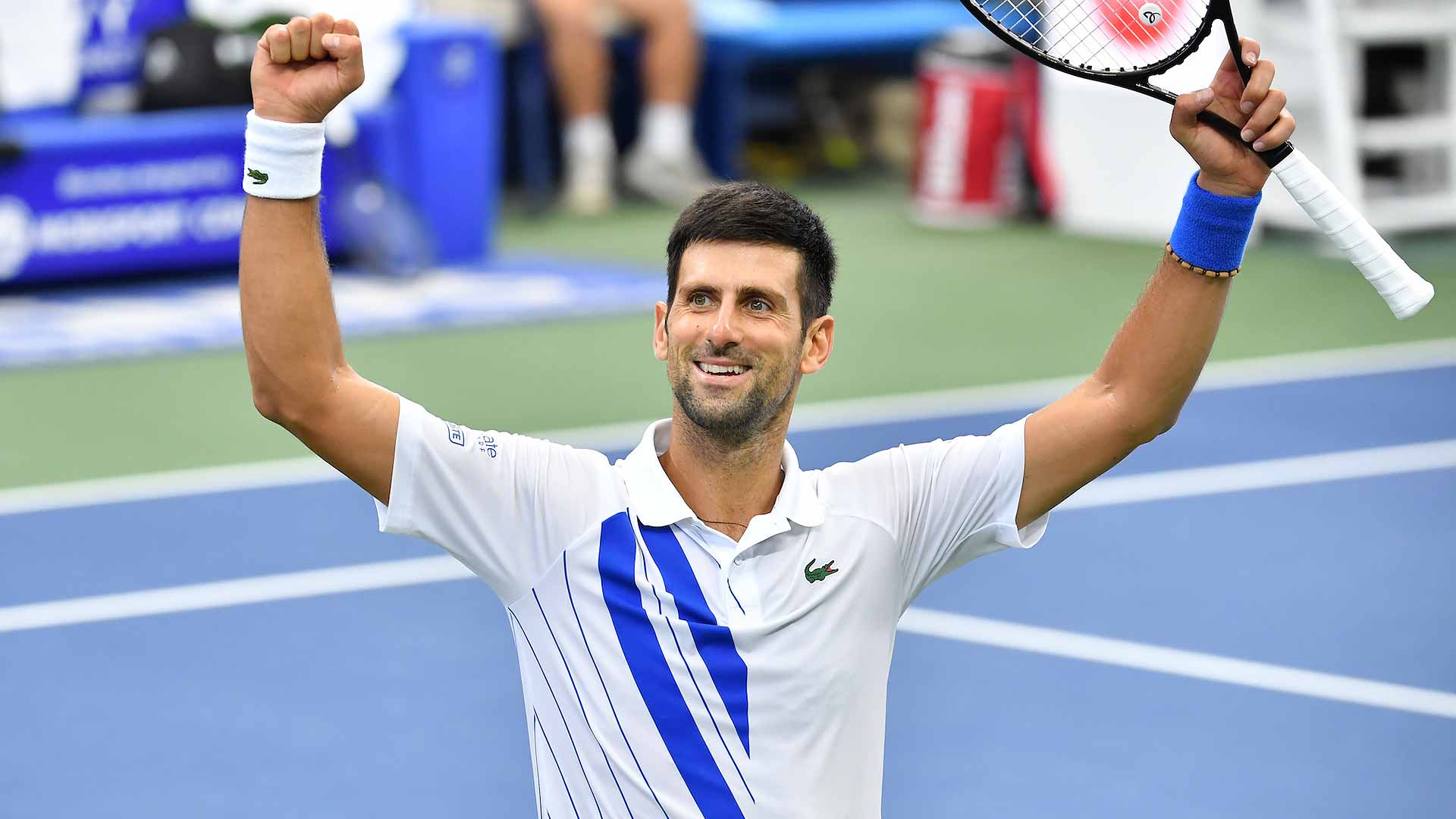Djokovic gioca per strada a Belgrado (VIDEO)