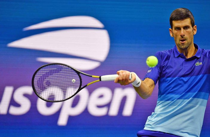 Djokovic si allena davanti al pubblico a Dubai (VIDEO)