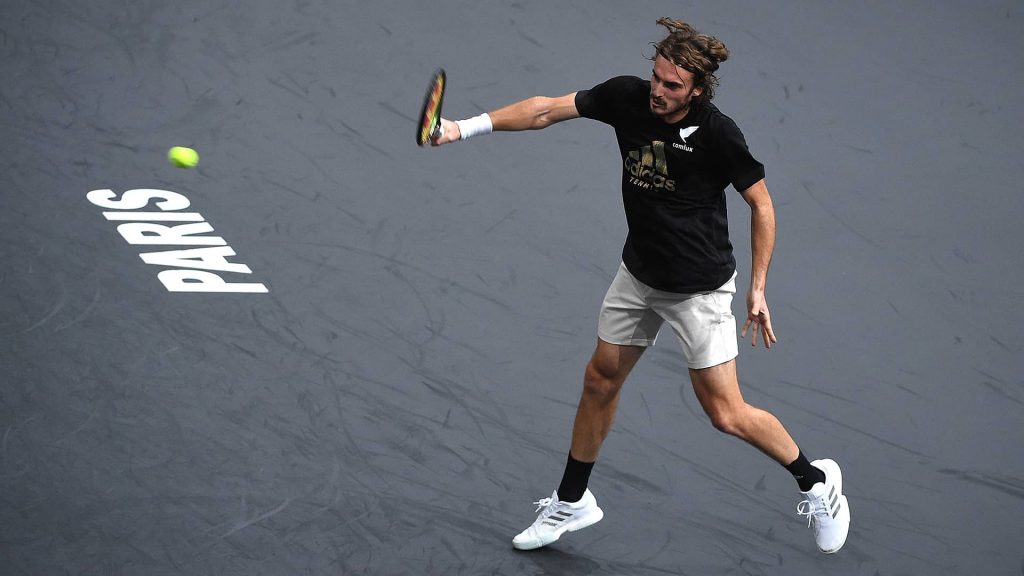 Tsitsipas: voglio giocare bene su tutte le superfici