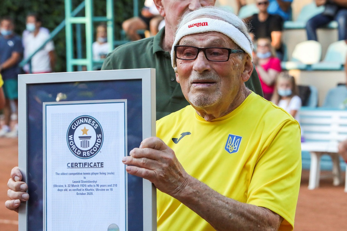 Tennista più anziano del mondo contro la guerra