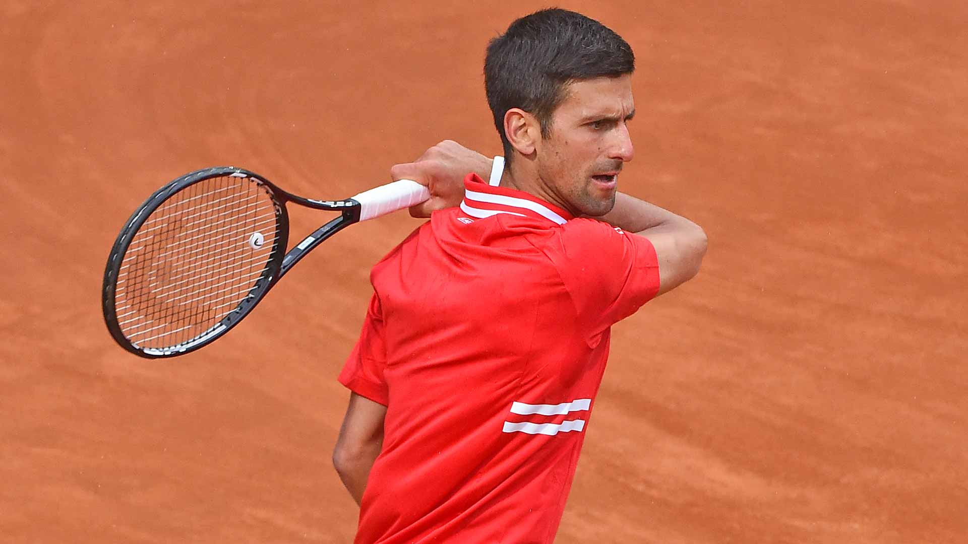 Campione degli scacchi condanna Djokovic per il supporto agli atleti russi