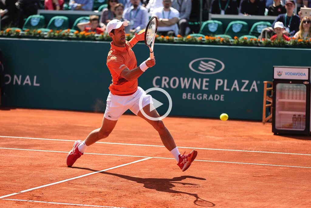 Novak Djokovic in azione a Belgrado