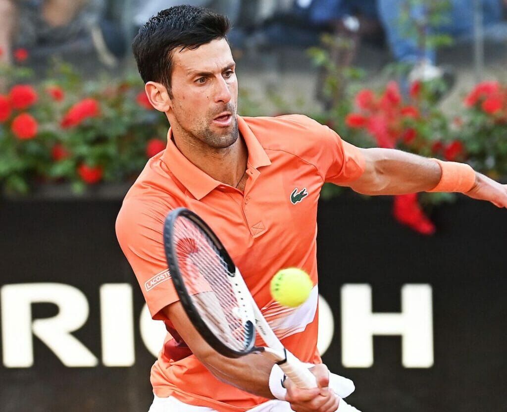 Novak Djokovic in azione sul Centrale di Roma