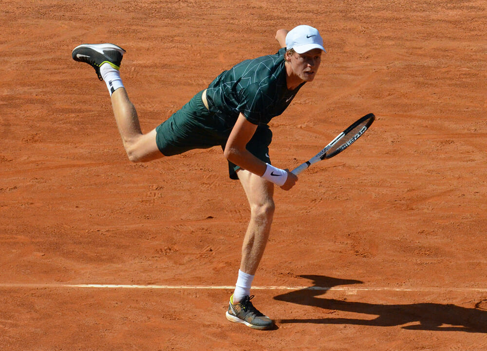 Fratangelo è un giocatore che milita per di più nel circuito Challenger, con sporadiche sortite nel circuito maggiore.