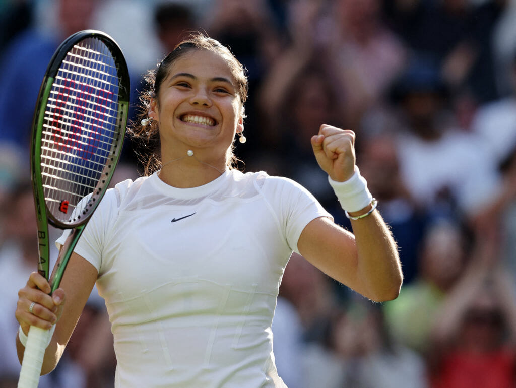 Wimbledon, Raducanu si allena con la maglia di Nadal (VIDEO)