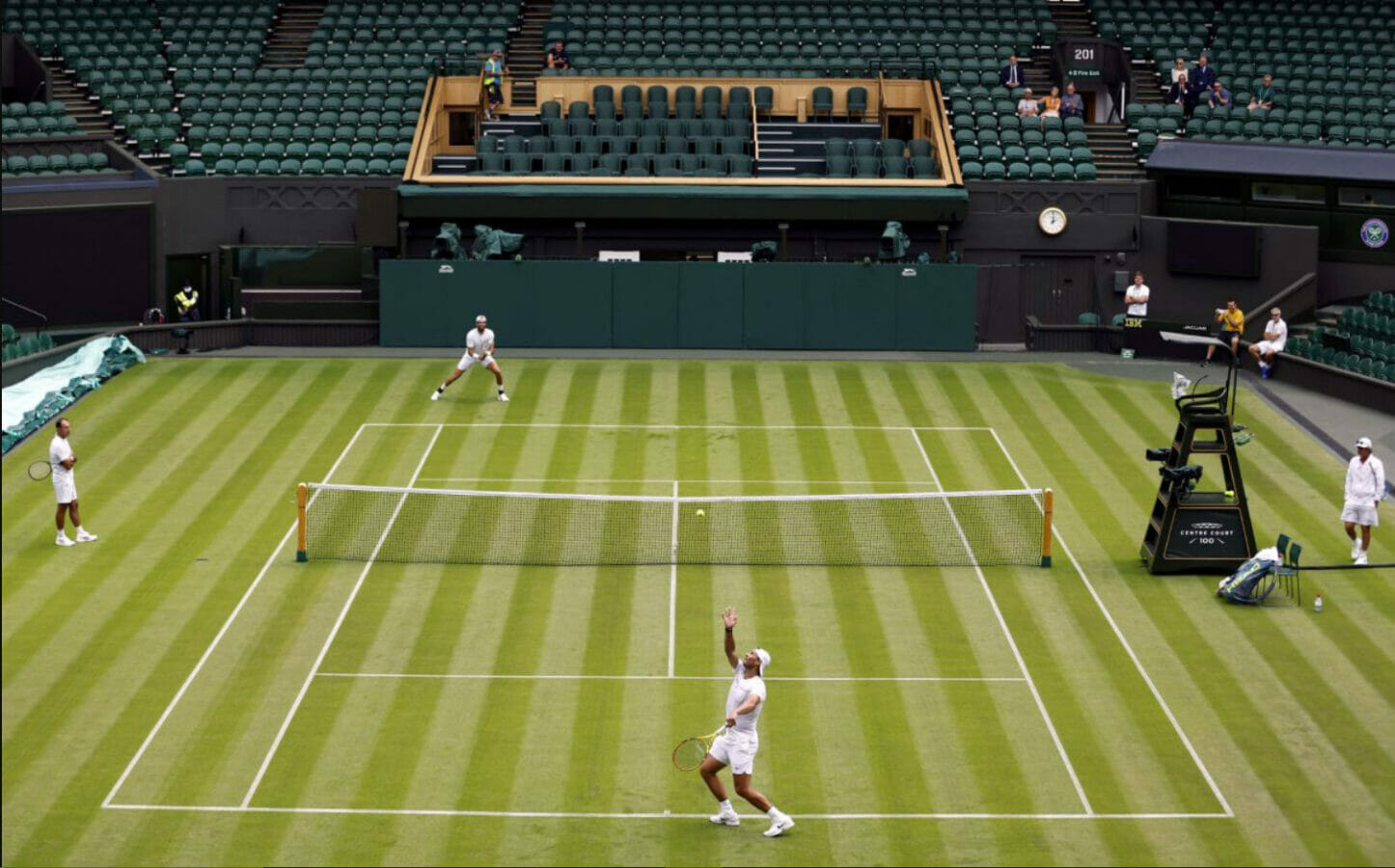 Nadal e Berrettini scrivono la storia: primo allenamento sul centrale di Wimbledon