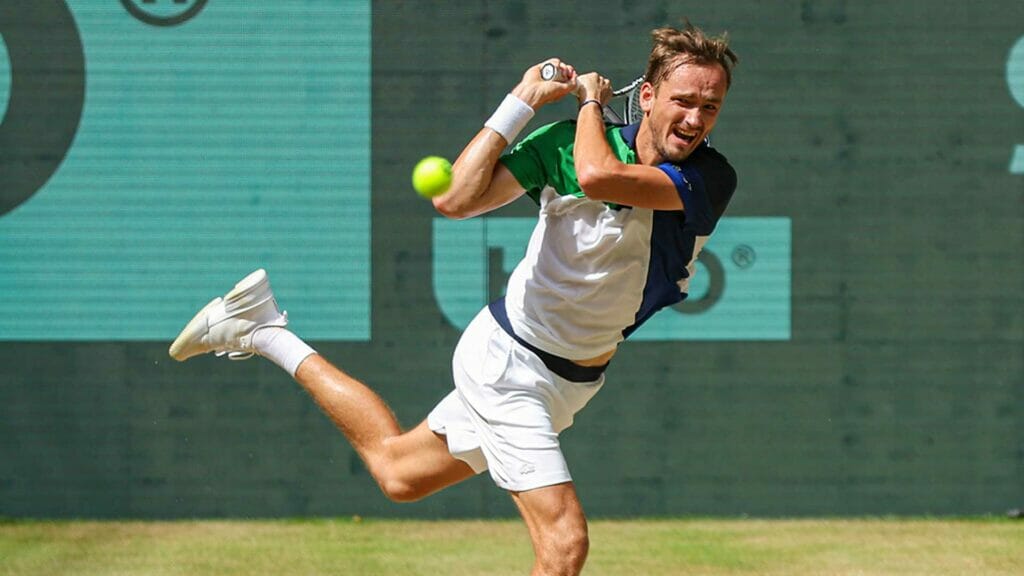 Halle, Medvedev perde in finale tra le urla ad allenatore e moglie e le successive scuse