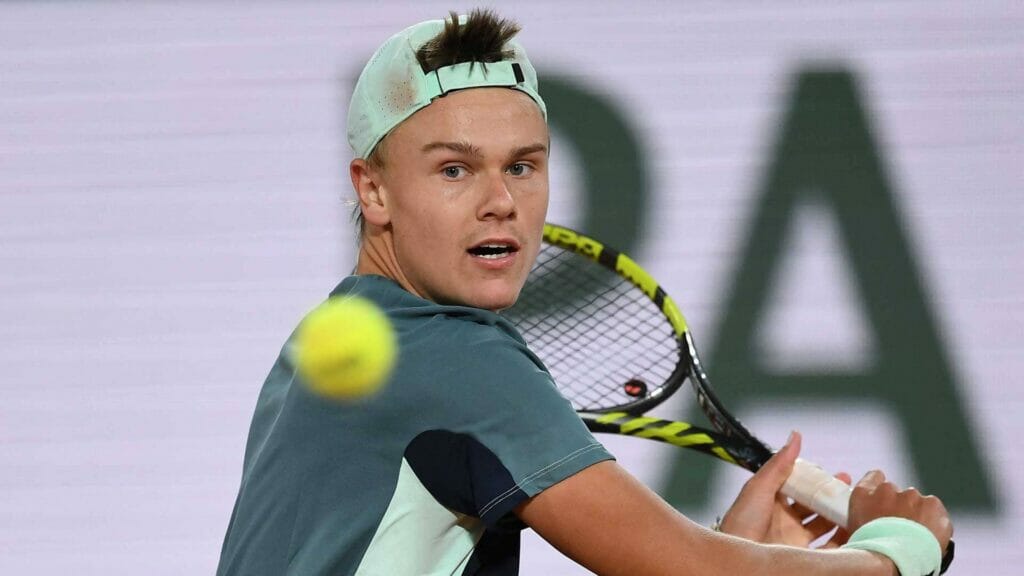 Rune il fumantino: Federer alla mia età peggio di me