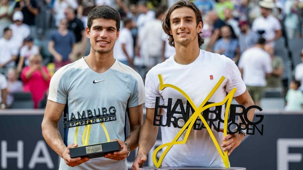 Alcaraz piomba in top5: la risposta dei fan di… Djokovic
