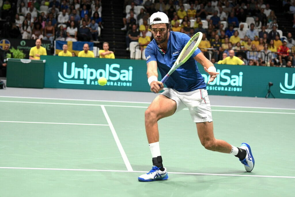 Matteo Berrettini in azione a Bologna