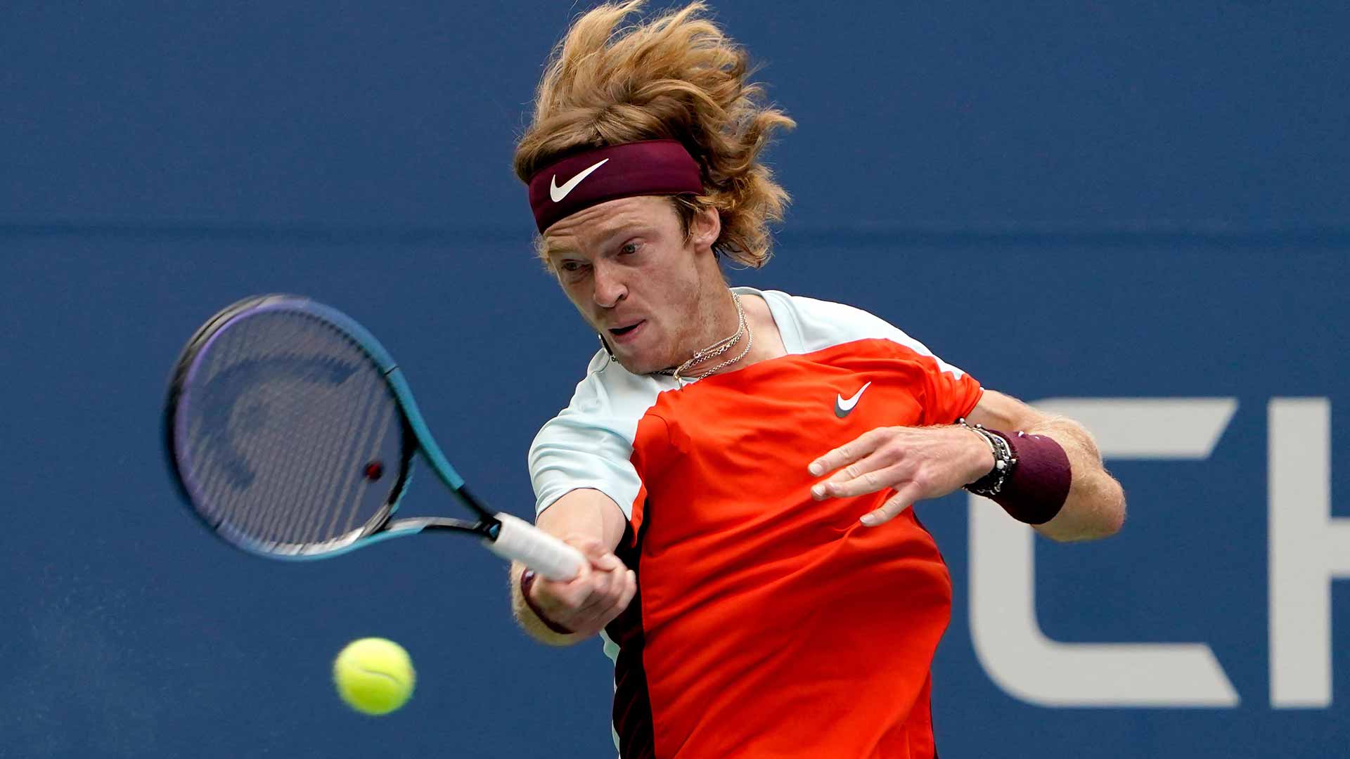 US Open, Rublev scoppia a piangere durante il match con Tiafoe: la reazione del web