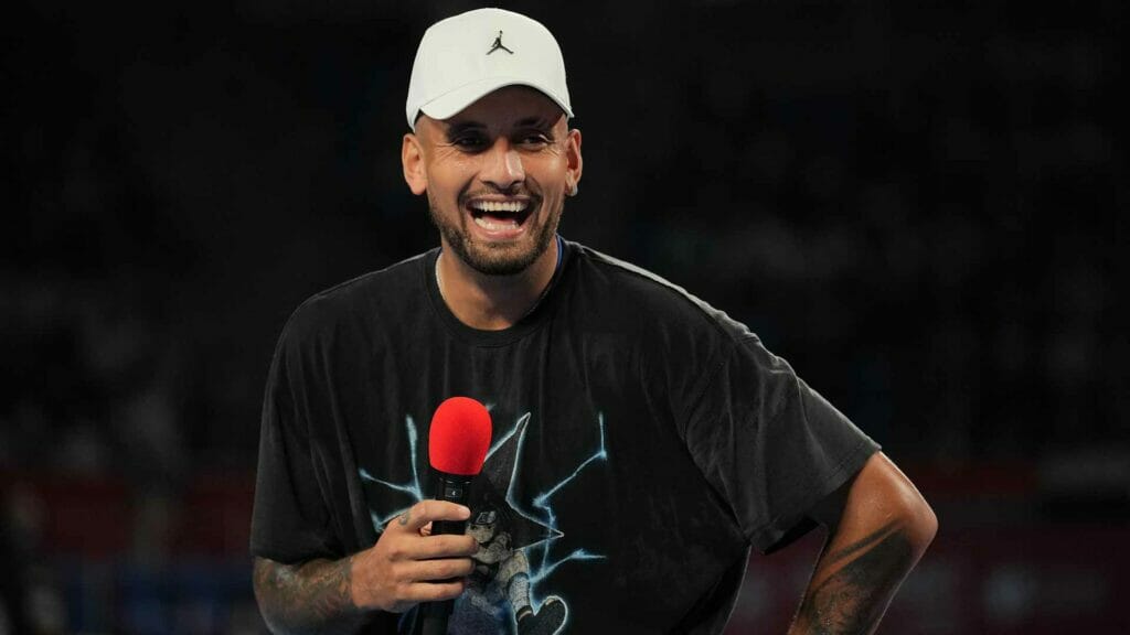Super colpo di Kyrgios a Tokio, l’australiano si complimenta con se stesso (VIDEO)