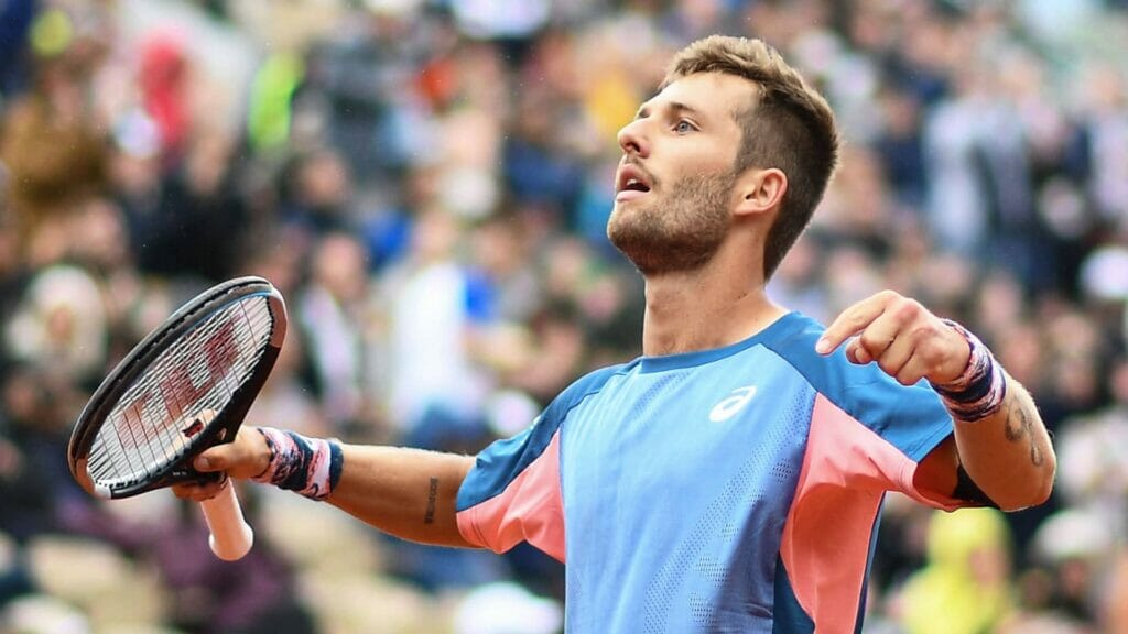 Atp Napoli, Moutet di nuovo protagonista: prima lancia una racchetta e poi si ritira per le condizioni del campo (VIDEO)