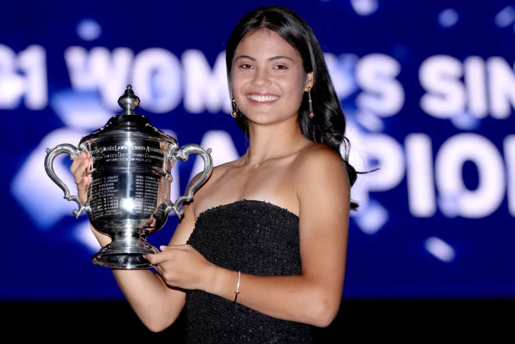 Raducanu: il tennis non va, ma il conto in banca vola