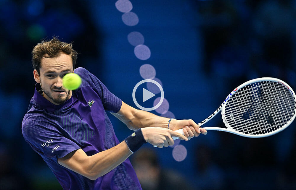 Lo spettacolare scontro tra Medvedev e Tsitsipas