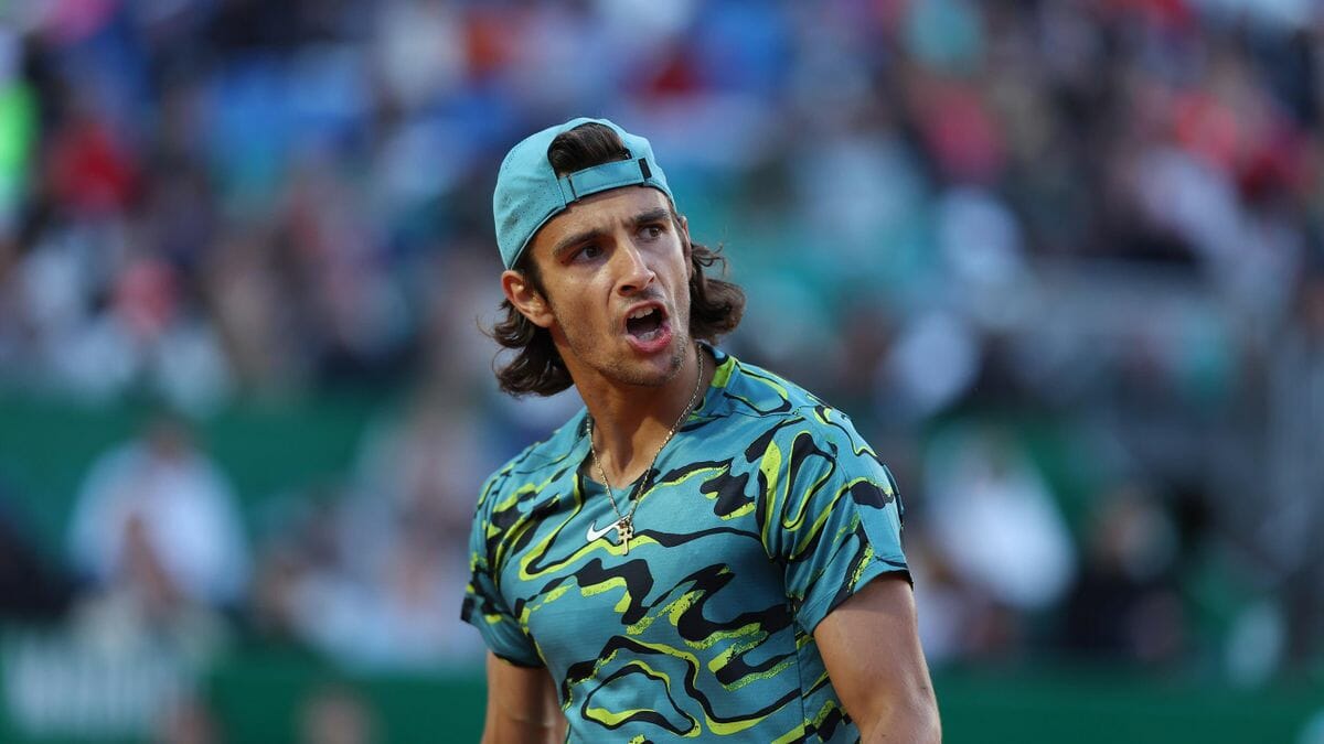 Barcellona, Musetti sfiora l’impresa, ma non basta: in finale ci va Tsitsipas