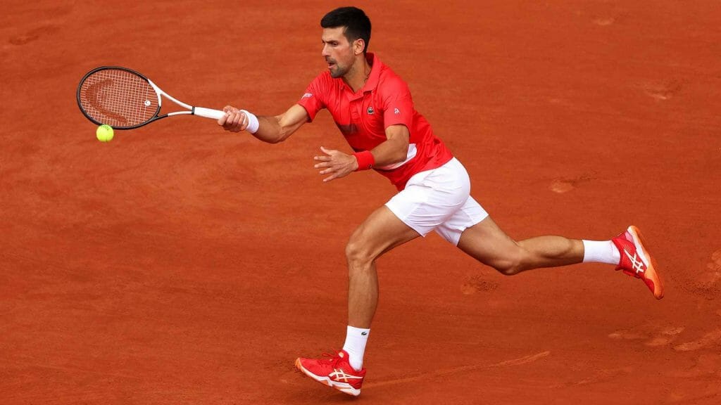 Roland Garros, pesanti fischi a Djokovic: le parole del serbo e delle stelle del passato