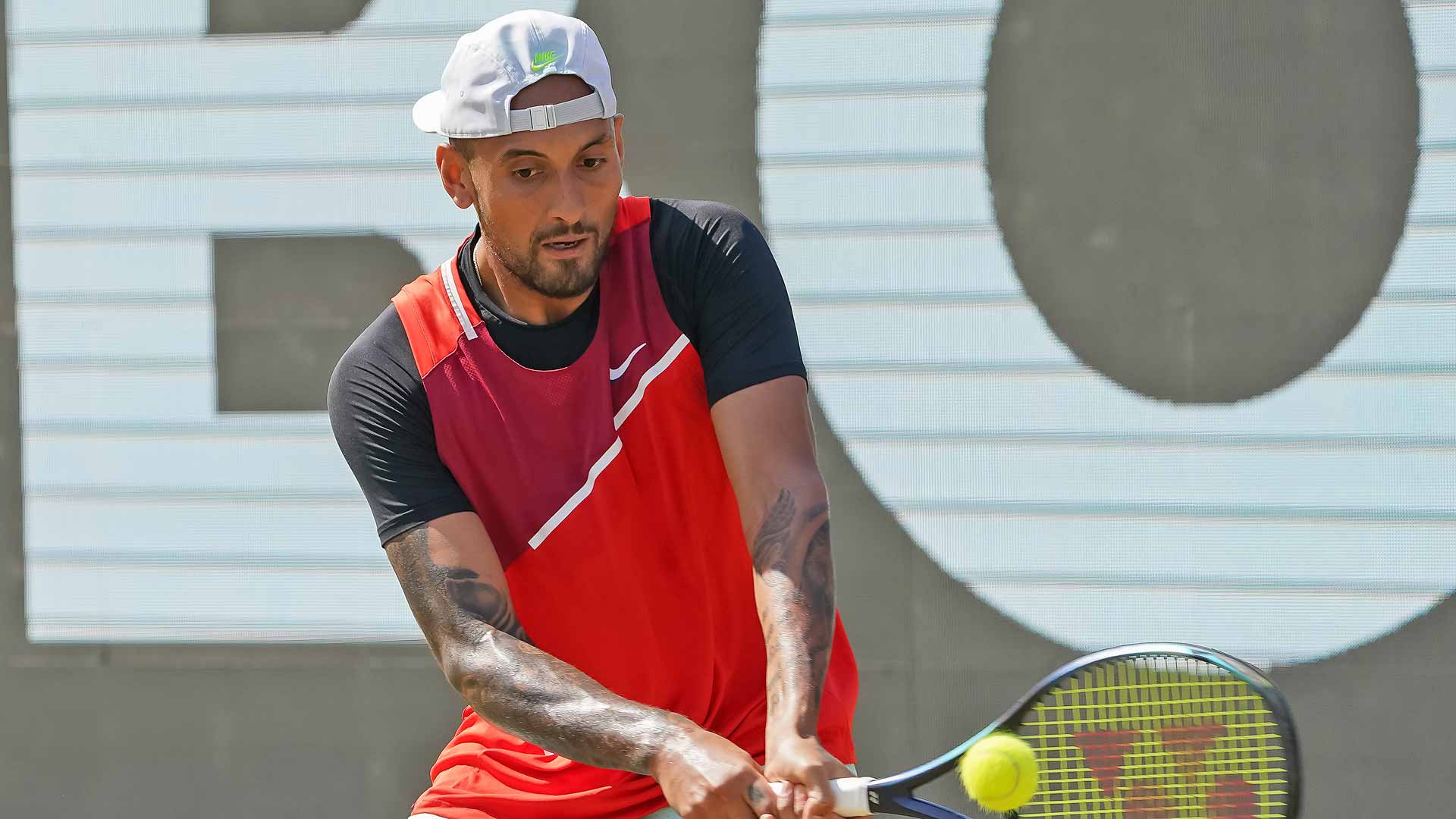 Stoccarda, Kyrgios torna, perde e se la prende con gli asciugamani