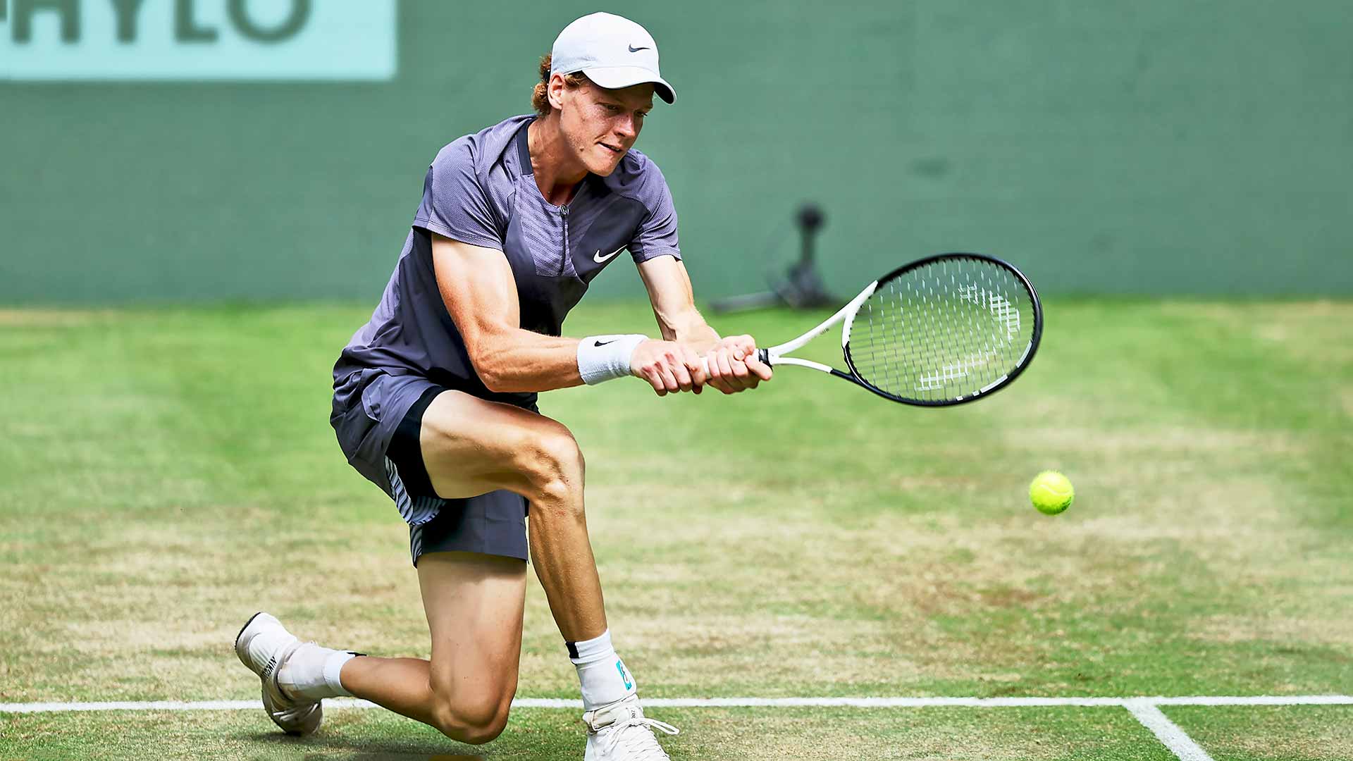 Halle, Sinner costretto al ritiro: il bellissimo gesto di Bublik a fine partita (VIDEO)