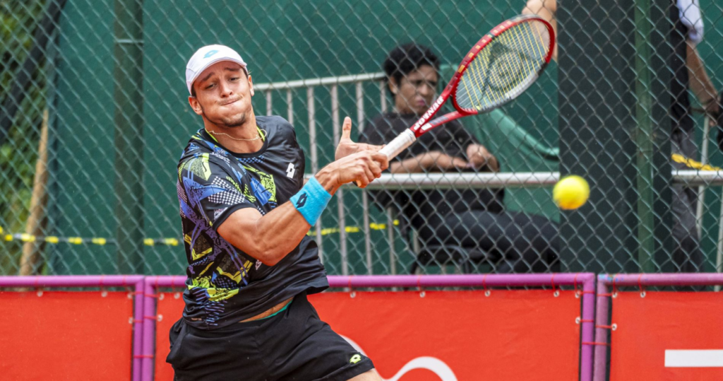 Houston, super Darderi annulla match point e vola al secondo turno