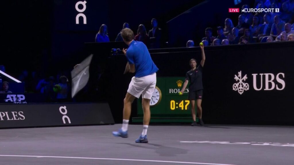 Laver Cup, Medvedev rischia la squalifica: lanciata una racchetta tra il pubblico