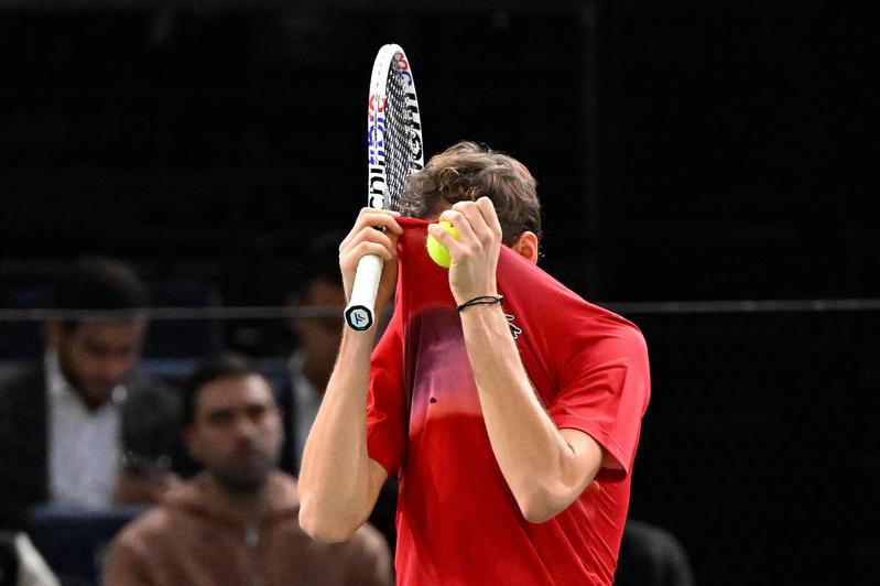 Parigi-Bercy, Medvedev lancia l’allarme: palline non all’altezza