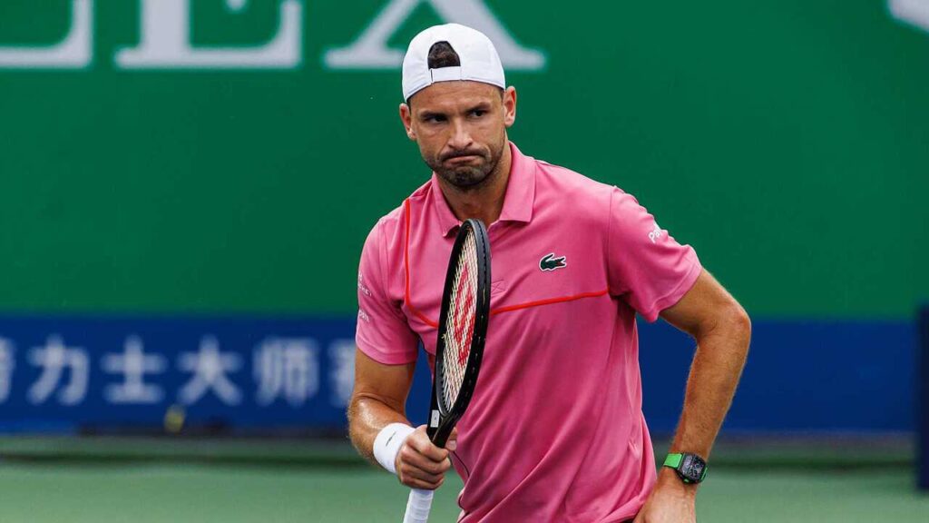 Shangai, Dimitrov perde la testa: rissa sfiorata con un tifoso (VIDEO)