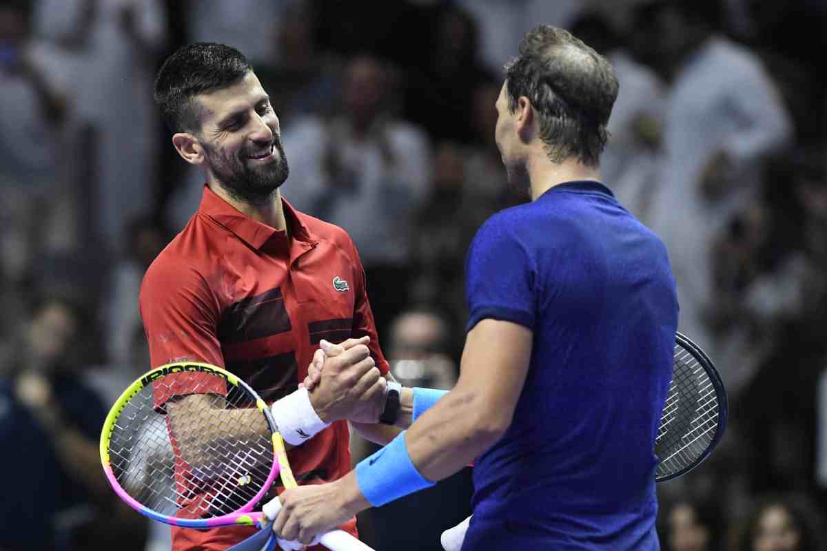 Novak Djokovic e Rafael Nadal si salutano dopo un match