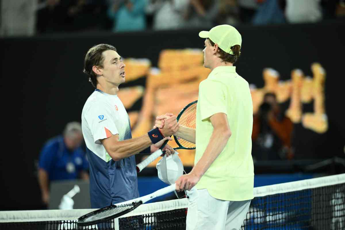 Alex De Minaur e Jannik Sinner si salutano a fine match