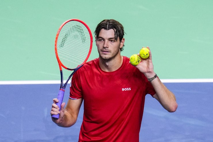 Taylor Fritz saluta il pubblico di Melbourne