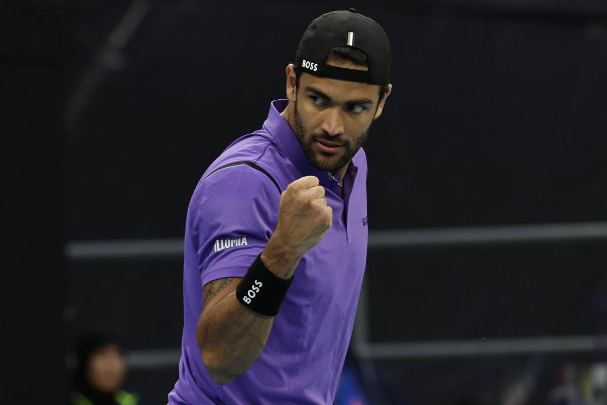 Matteo Berrettini esulta dopo un punto.