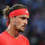 Alexander Zverev preoccupato durante un match