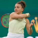 Jasmine Paolini esegue un diritto