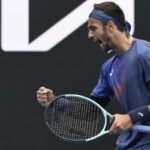 Lorenzo Musetti esulta all'Australian Open